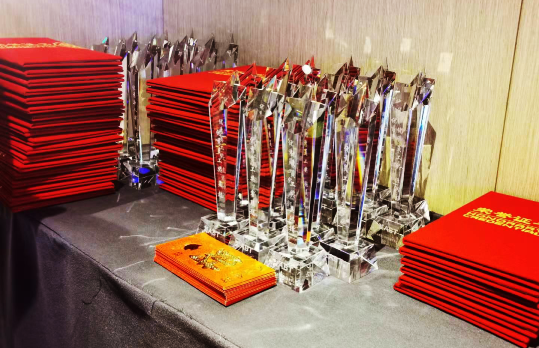 獎杯.png 獎杯.png